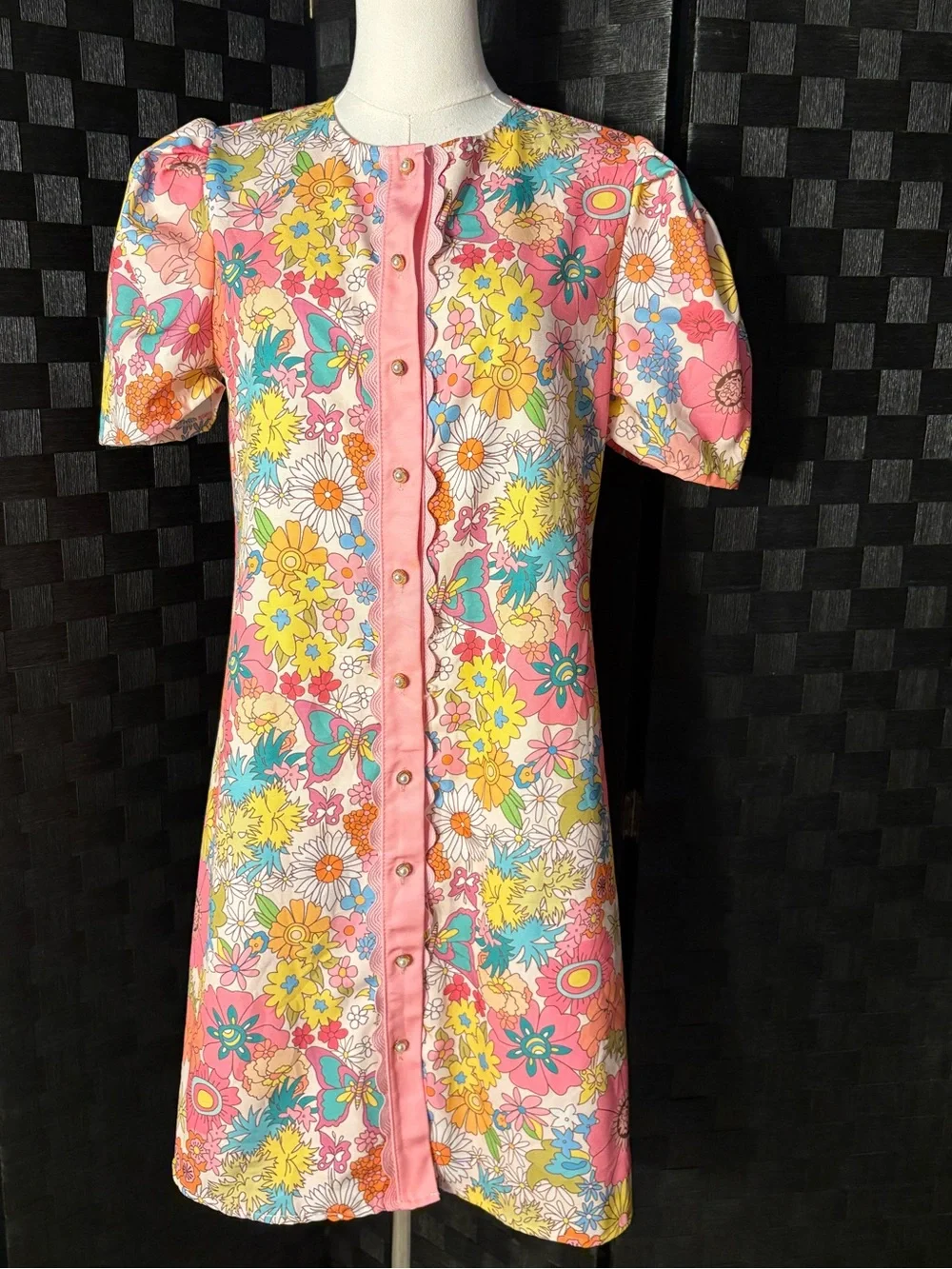 Pink Floral Button Front Scallop Trim Puff Short Sleeve Mini Shift Dress - Picture 2 of 7